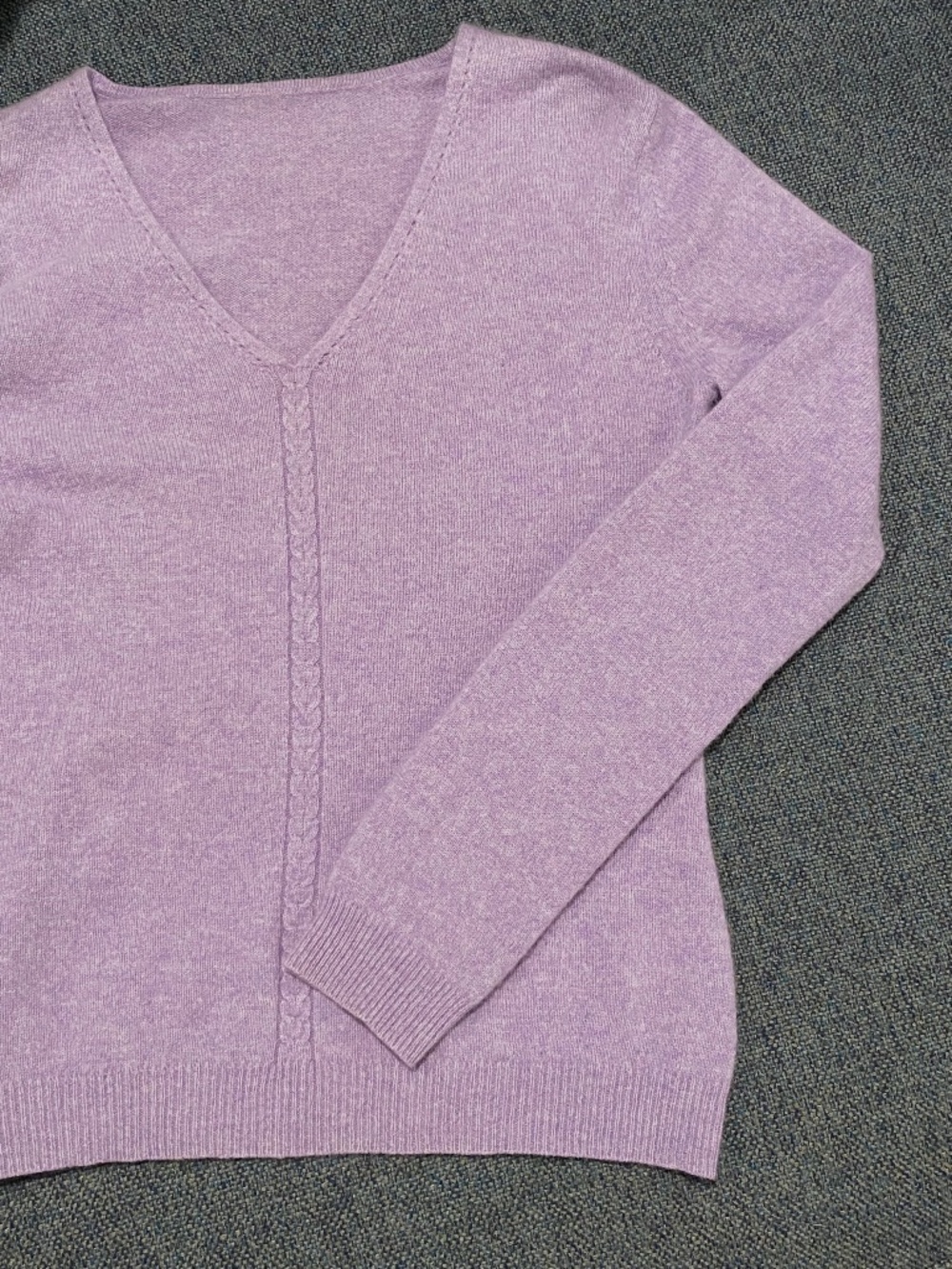 💜 Purple Small Cashmere Soft Sweater 💜 Classic V-neck with Detail & down front